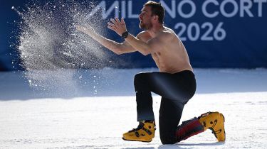 Қырық жасында Олимпиада чемпионы атанған спортшы беліне дейін шешініп тастады