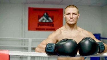 Ресейлік боксшы лифтіде сал ауруына шалдыққан жігітті соққыға жықты