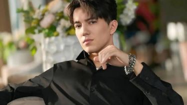 «Мишабай, бауырым!»: Димаш Құдайберген Михаил Шайдоровқа темір тұлпар сыйлады