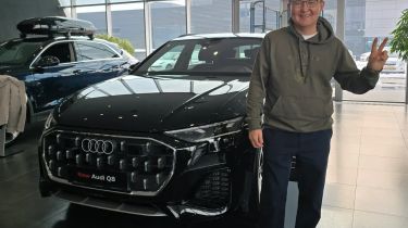 Қазақстан азаматтығын алған танымал кәсіпкер Михаил Шайдоровтың әкесіне қымбат көлік сыйлады