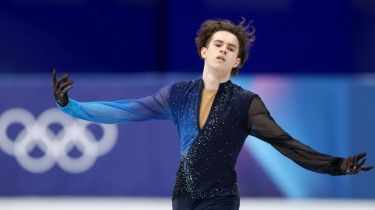 Михаил Шайдоровтың чемпион атанғанда киген костюмін отандық дизайнерлер дайындаған