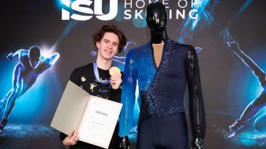 Михаил Шайдоров Олимпиададағы костюмін мұражайға тапсырды