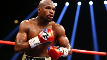 Карьерасын 2017 жылы аяқтаған Мейвезер ресми түрде шаршы алаңға оралады