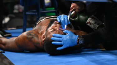 АҚШ боксшысы раунд арасындағы үзілісте есінен танып қалды