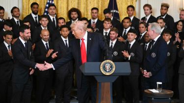 Трамп Ақ үйде Мессидің Пеледен де мықты футболшы екенін айтты