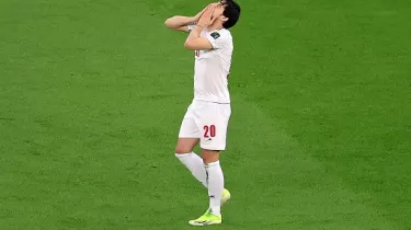 Араб шейхтерімен суретке түскен Азмуннің бар мүлкі тәркіленгелі жатыр