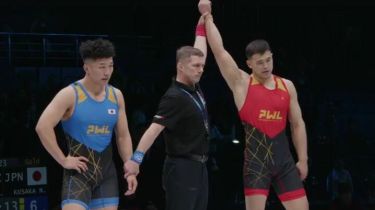 Ақжол Махмудов Олимпиада чемпионы Нао Кусаканы ірі есеппен жеңді