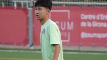 Қазақстандық алғашқы футболшы «Барселонамен» келісімшартқа отырды