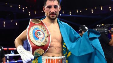 «Айдан анық»: танымал промоутер Жәнібек Әлімханұлының белбеуін тартып алуды ұсынды