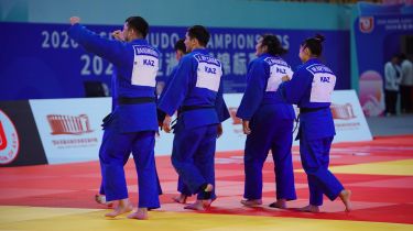 Қазақстан дзюдошылары Азия чемпионатында командалық сайыста күміс алды