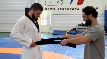 Ислам Махачев таэквондодан қара белбеу алды