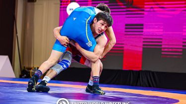 Азия чемпионатында Қазақстанның үш балуаны алтын үшін күреседі