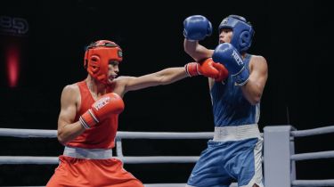 Қазақ боксшысы Азия чемпионатында өзбек қарсыласын жеңді