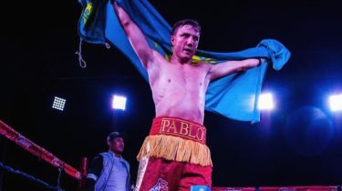 Қазақстандық боксшы АҚШ-та екі чемпиондық белбеуді жеңіп алды
