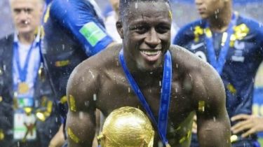 Франция чемпионы әлем чемпионатының кубогын сатып жіберді