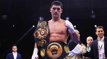 WBO Биволға маңызды талап қойды: әлем чемпионы атағын қорғауы тиіс