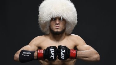 «Ақша бермесе де шығамын»: Нурмагомедов UFC белбеуі үшін тегін төбелесуге дайын