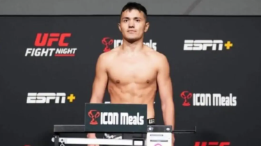 Қытайдағы этникалық қазақ UFC-ге қайта оралып, бірінші раундта жеңді