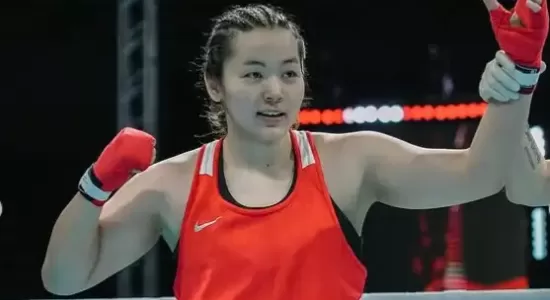 Қазақ қызы финалда өзбек боксшысын нокаутқа түсірді