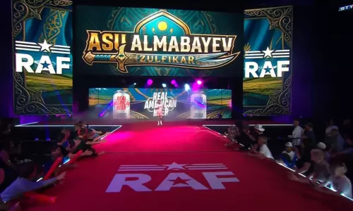 Асу Алмабаев RAF-тегі алғашқы белдесуінде 1 минутта жеңіліп қалды