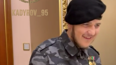 «Қайта тірілген»: Рамзан Қадыров «жол апатына ұшырады» деген ұлымен кешкі ас ішті