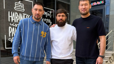 «Спортшының білімді болуы өте маңызды»: Жәнібек Әлімханұлы Рахмонов және Ахмедовпен кездесті