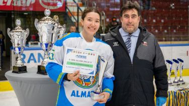 «Бізге де жалақы төленбей жатыр»: Қазақстан құрамасының хоккейшісі халыққа үндеу жасады