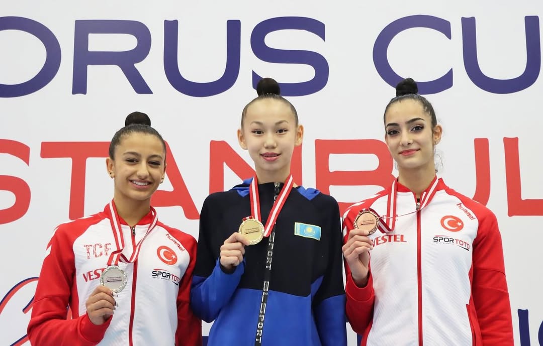 Орыс студенттік секс видео Ольга Медынич пен Анна Антонова жалаңаш